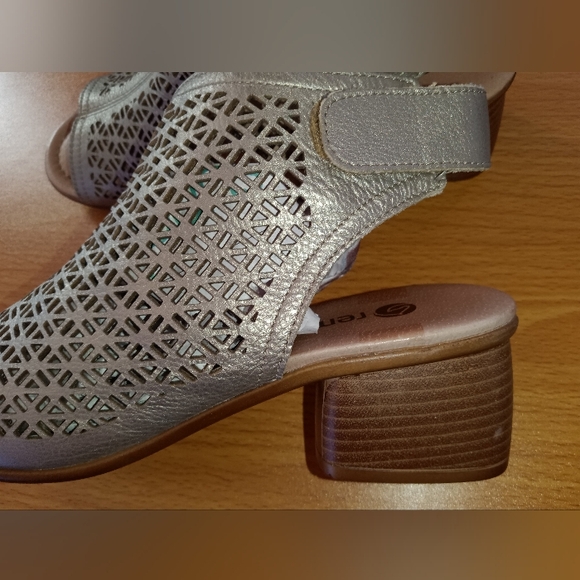 🆕Remonte Lillian 71 Silver Leather Laser Cut out Peep Toe Sandals Size 39 - Picture 11 of 16